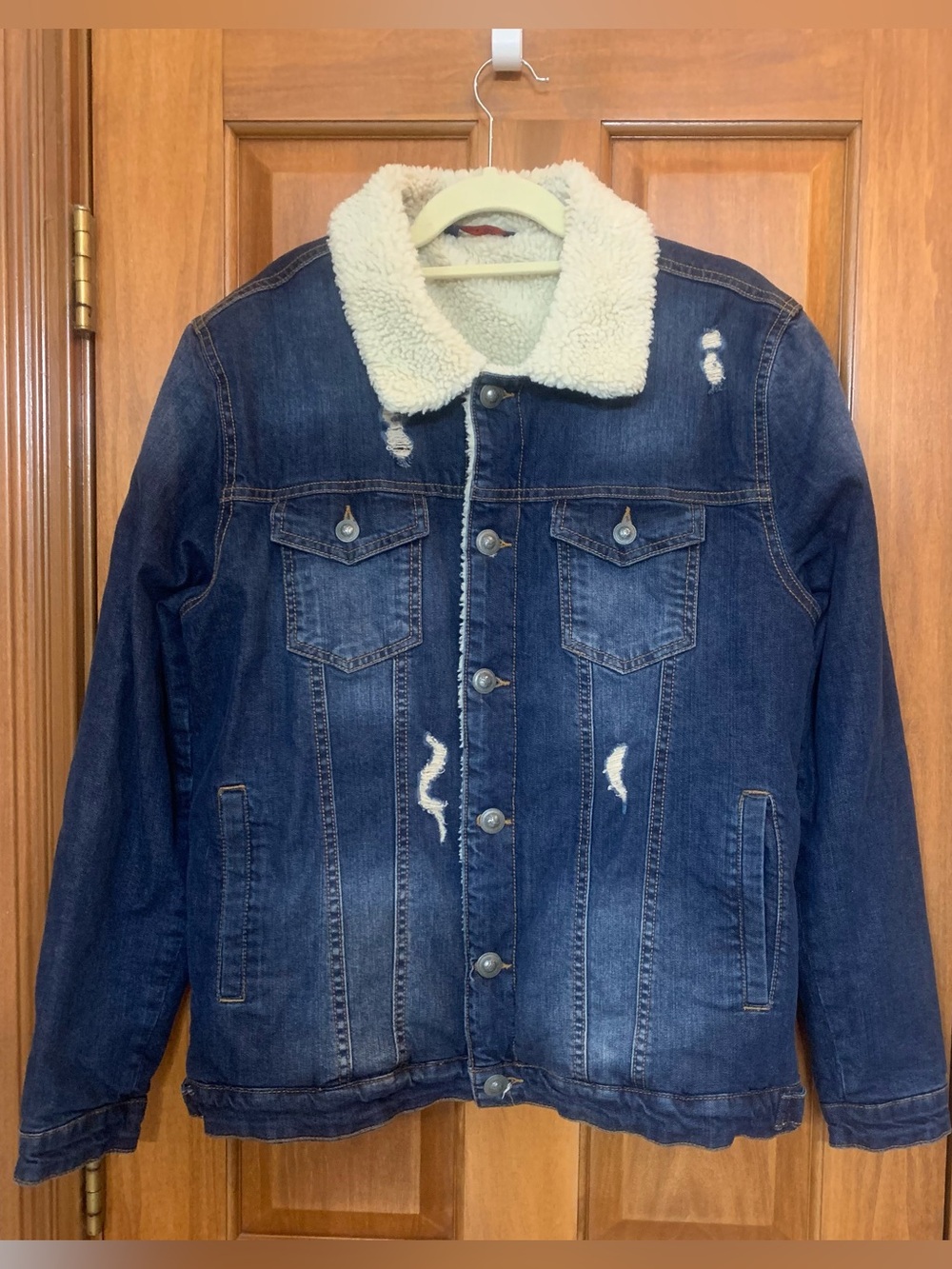 RNT23 Ron Tomson Distressed Sherpa-Lined Denim Trucker Jacket